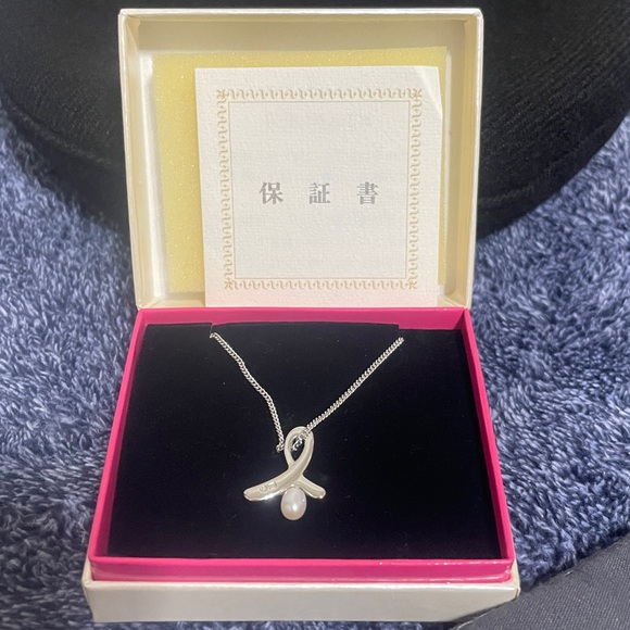 Tasaki Elegant Silver with Pearl Pendant Necklace - Picture 6 of 7